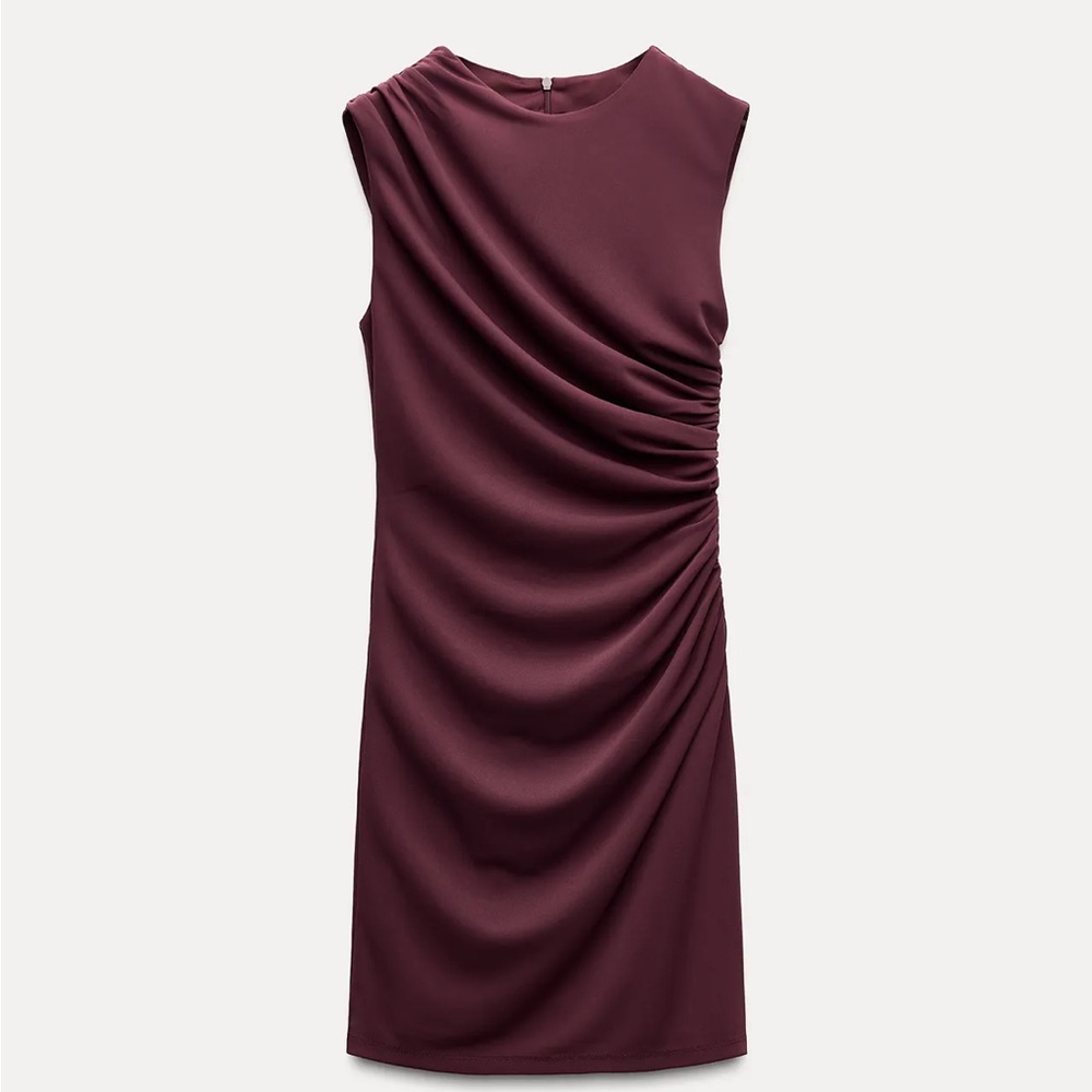 Zara - Burgundy short dress with ruching
Excellent conditon. Worn once.